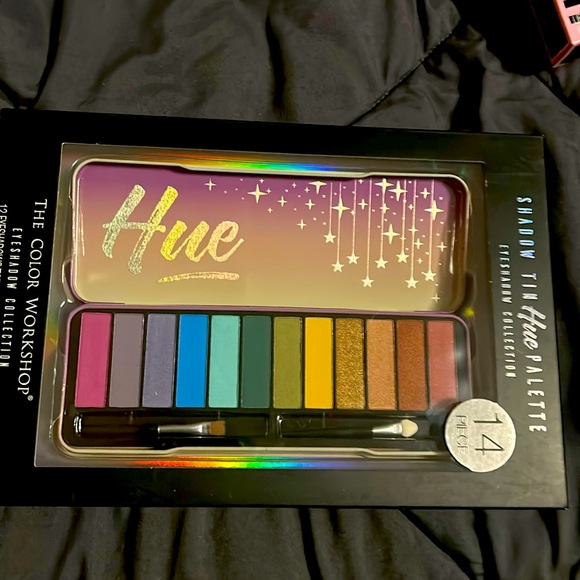 New New Shadow Hue Eye Shadow Collection - Picture 1 of 2